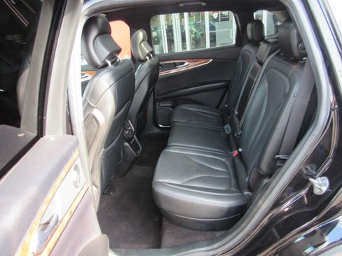 Used 2019 Lincoln Nautilus Reserve w/ Interior Protection Package AWD/4WD image 13