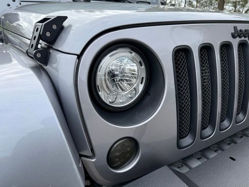 Used 2017 Jeep Wrangler Sahara image 4