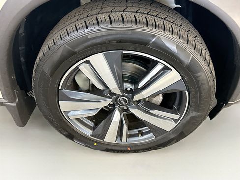 Used 2023 Nissan Rogue SL w/ SL Premium Package image 11