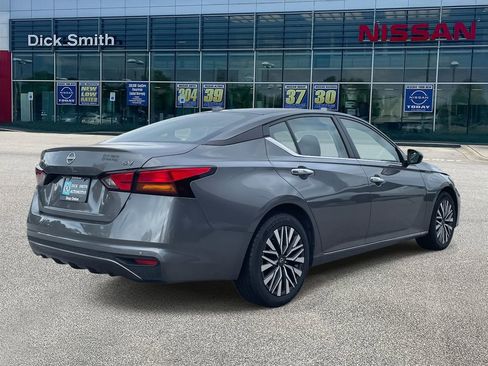 Used 2024 Nissan Altima 2.5 SV image 6