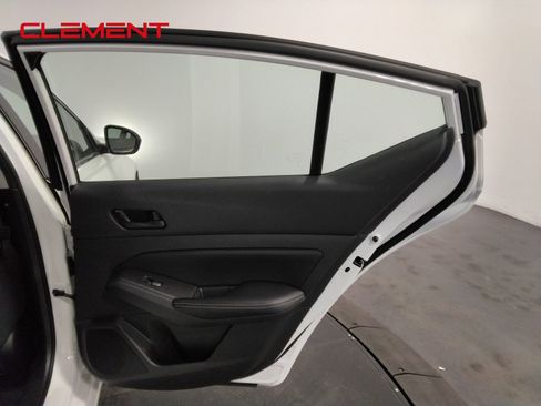 Used 2025 Nissan Altima 2.5 SV image 34