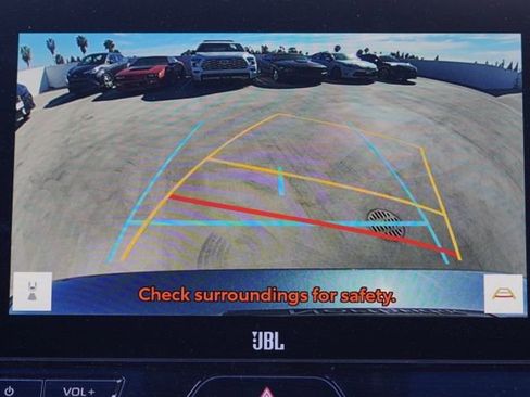 Certified 2024 Toyota Venza XLE image 25