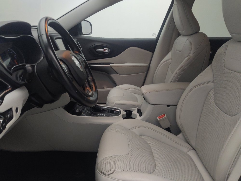Used 2021 Jeep Cherokee Latitude Lux w/ Comfort/Convenience Group AWD/4WD image 17