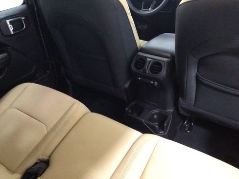 Used 2023 Jeep Gladiator Sport image 23