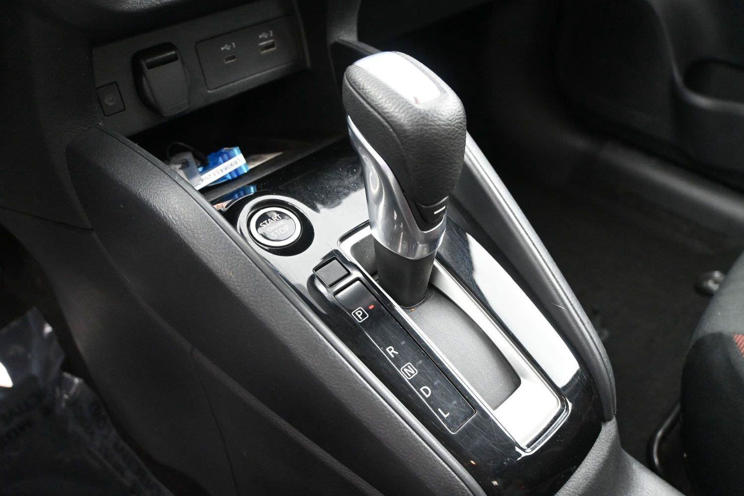 Used 2024 Nissan Versa SR FWD image 5
