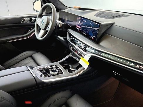 Used 2026 BMW X7 xDrive40i w/ M Sport Package AWD/4WD image 32