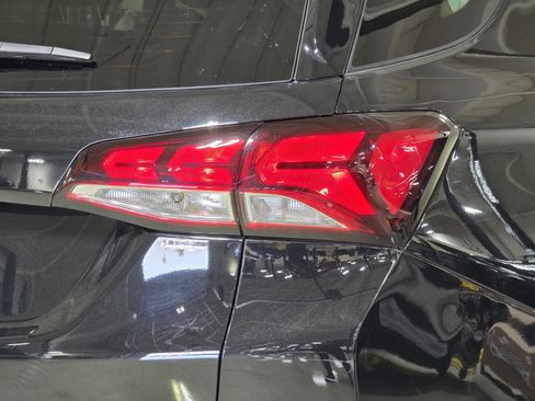 Used 2022 Chevrolet Equinox LS w/ LS Convenience Package image 12