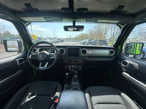 Used 2019 Jeep Wrangler Unlimited Sahara image 2