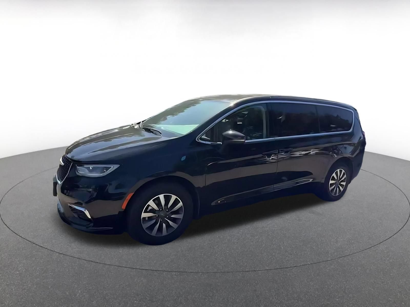 Used 2023 Chrysler Pacifica Touring-L FWD image 7