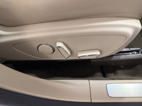 Used 2019 Lincoln MKZ Premiere image 17