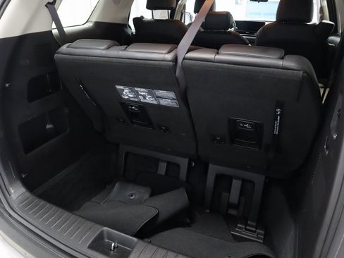 Used 2025 Kia Carnival FWD image 13