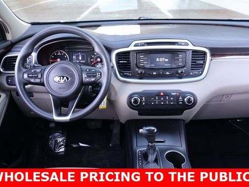 Used 2017 Kia Sorento LX image 14