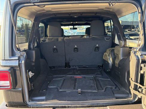 Used 2019 Jeep Wrangler Unlimited Sahara image 8