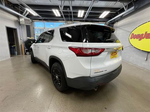 Used 2018 Chevrolet Traverse LS AWD/4WD image 3