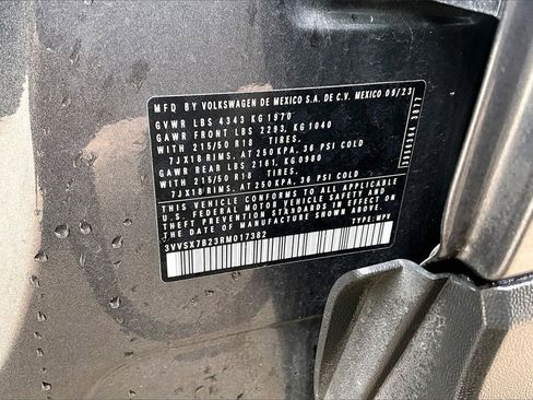 Used 2024 Volkswagen Taos SE image 35