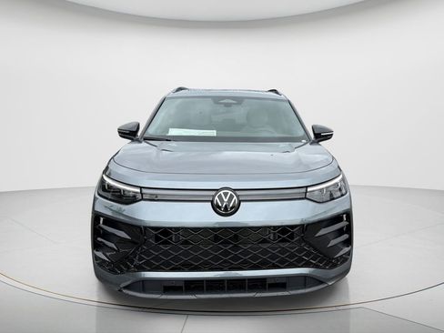 New 2026 Volkswagen Tiguan SE R-Line FWD image 2