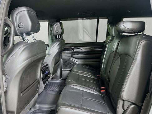 Used 2023 Jeep Wagoneer 2WD image 17