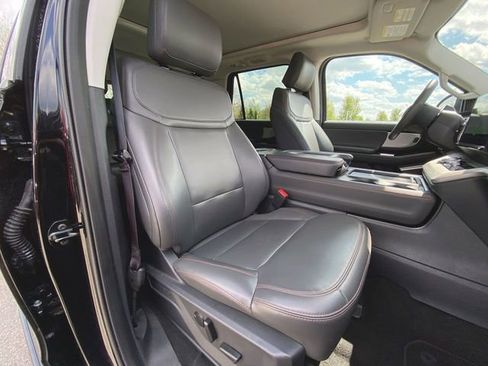 Used 2025 Ford Expedition Active AWD/4WD image 28