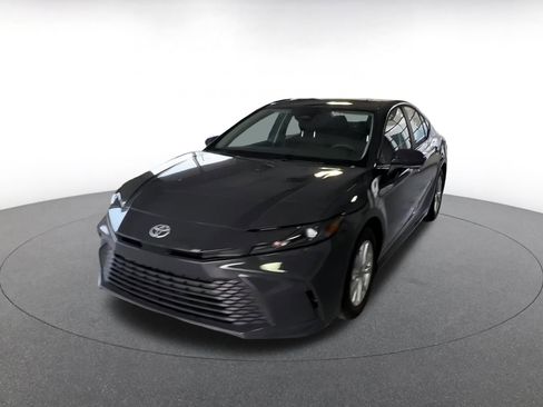 Used 2025 Toyota Camry LE image 6