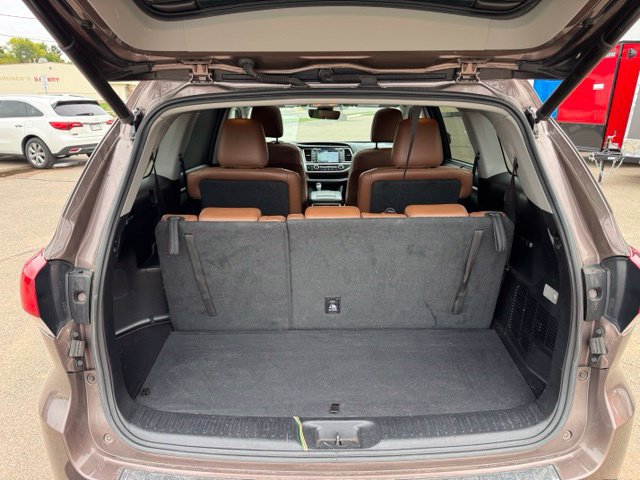 Used 2017 Toyota Highlander Limited AWD/4WD image 24