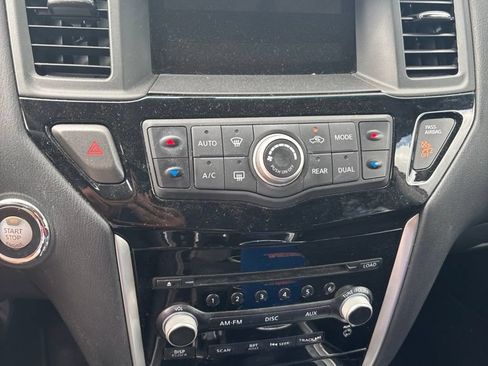 Used 2016 Nissan Pathfinder S FWD image 2