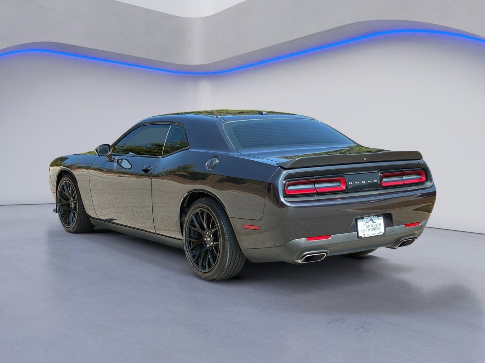 Used 2018 Dodge Challenger R/T RWD image 3