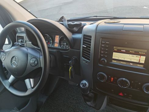 Used 2016 Mercedes-Benz Sprinter 2500 image 16