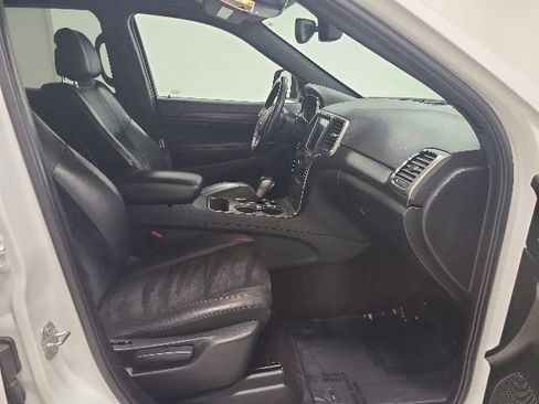 Used 2018 Jeep Grand Cherokee Altitude AWD/4WD image 14