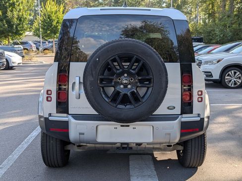 Used 2023 Land Rover Defender 90 S image 4