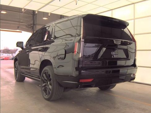 Used 2024 Cadillac Escalade Sport Platinum image 3