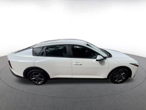 Used 2025 Kia K4 LXS image 16
