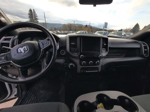 Used 2024 RAM 2500 Tradesman w/ Chrome Appearance Group image 17