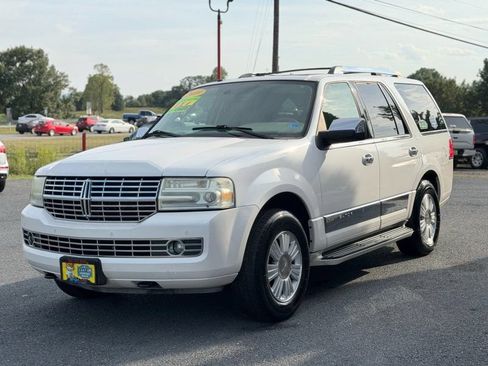 Used 2009 Lincoln Navigator 4WD image 2