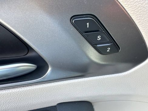 Used 2024 Chrysler Pacifica Touring-L FWD image 26
