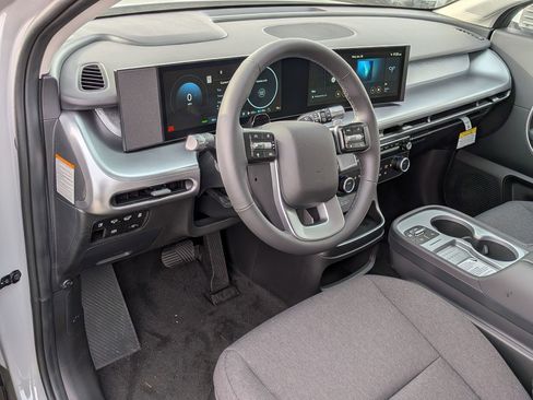 New 2026 Hyundai Ioniq 9 SE AWD/4WD image 8