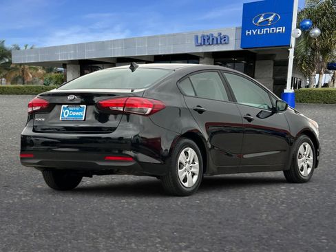 Used 2017 Kia Forte LX FWD image 3