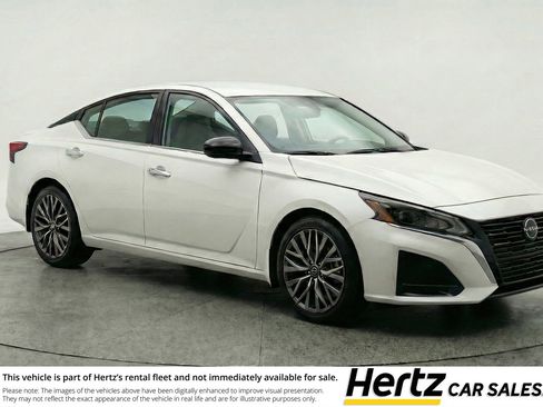 Used 2025 Nissan Altima 2.5 SV FWD image 1