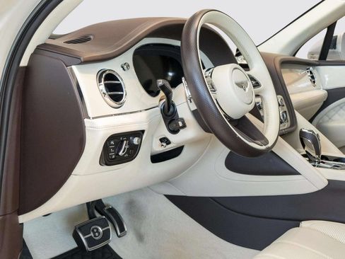 Used 2022 Bentley Bentayga AWD/4WD image 31