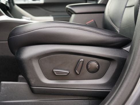 Used 2023 Ford Explorer Limited w/ Equipment Group 301A image 17