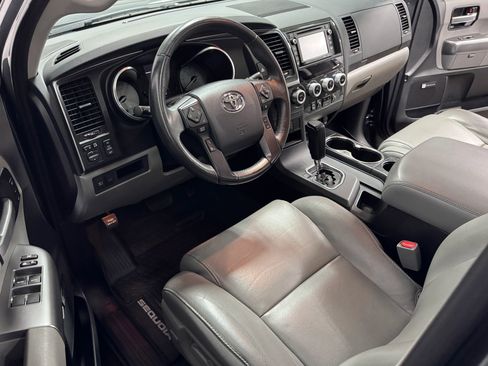 Used 2019 Toyota Sequoia Limited w/ Safety & Convenience Package image 19