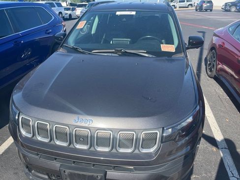 Used 2022 Jeep Compass Latitude w/ Convenience Group AWD/4WD image 2