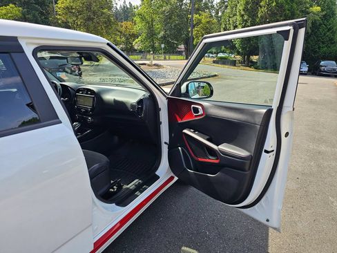 Used 2020 Kia Soul GT-Line Turbo FWD image 27