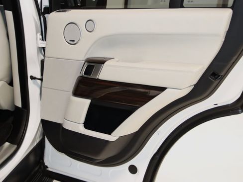 Used 2015 Land Rover Range Rover image 67