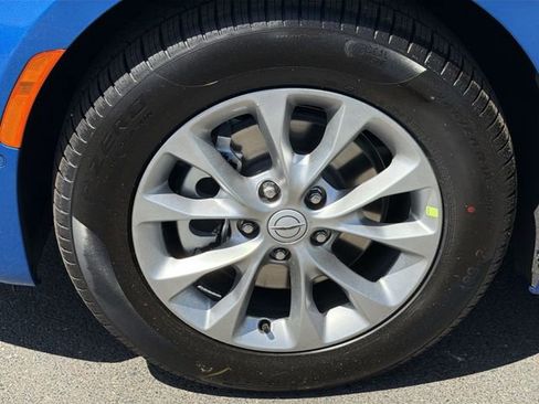 New 2026 Chrysler Pacifica Limited image 15