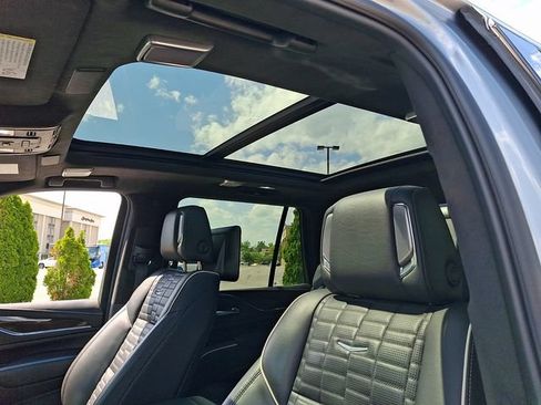 Certified 2023 Cadillac Escalade Sport Platinum w/ LPO, Floor Liner Package AWD/4WD image 14