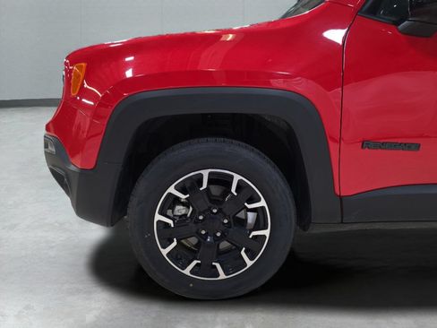 Used 2023 Jeep Renegade Latitude AWD/4WD image 25