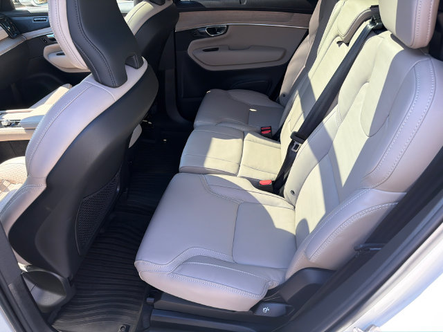 Used 2025 Volvo XC90 B6 Ultra AWD/4WD image 22