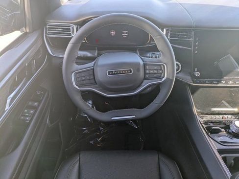 Used 2023 Jeep Wagoneer L Series III w/ Premium Group I image 12