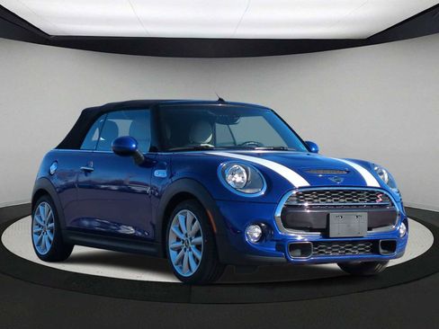 Used 2019 MINI Cooper S w/ Signature Upholstery Package image 2