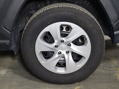 Used 2020 Toyota RAV4 LE FWD image 37